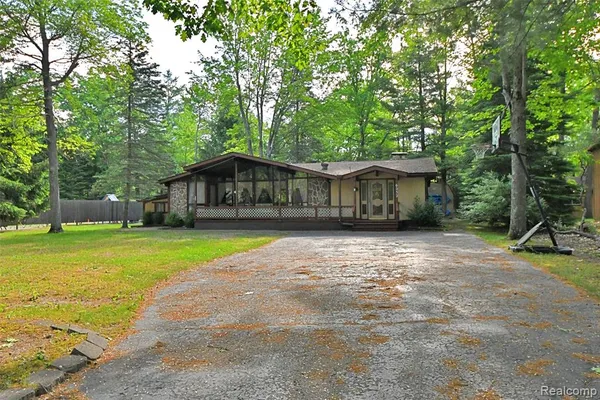 $179,900 | 6252 Clearbrook Drive, St. Helen, MI 48656