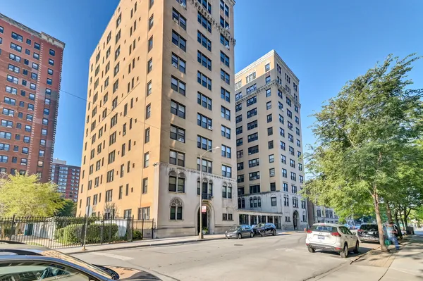 $124,500 | 1755 East 55th Street, Unit 301, Chicago, IL 60615