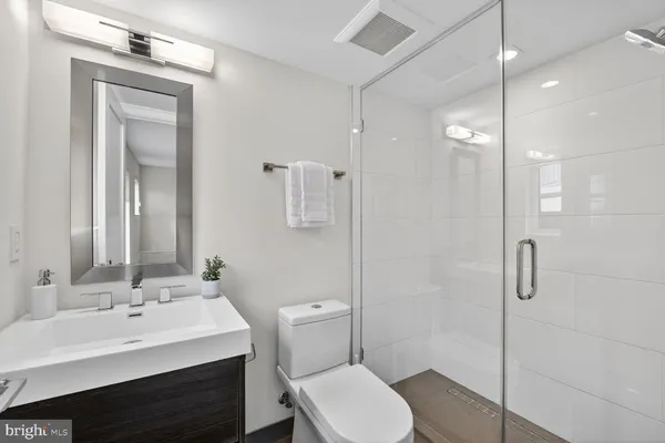$3,499,000 | 4964 Eskridge Terrace Northwest, Washington, DC 20016