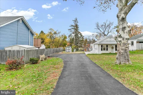 a view of house with garden