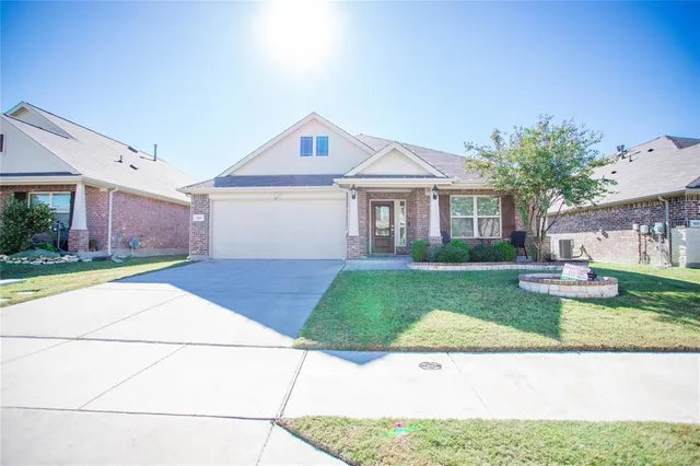 $2,150 | 821 San Madrid Trail, Fort Worth, TX 76052