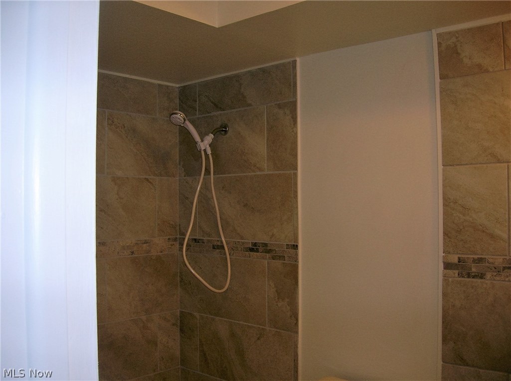 699 Garnette Road Akron, OH 44313 - Photo 11 of 27