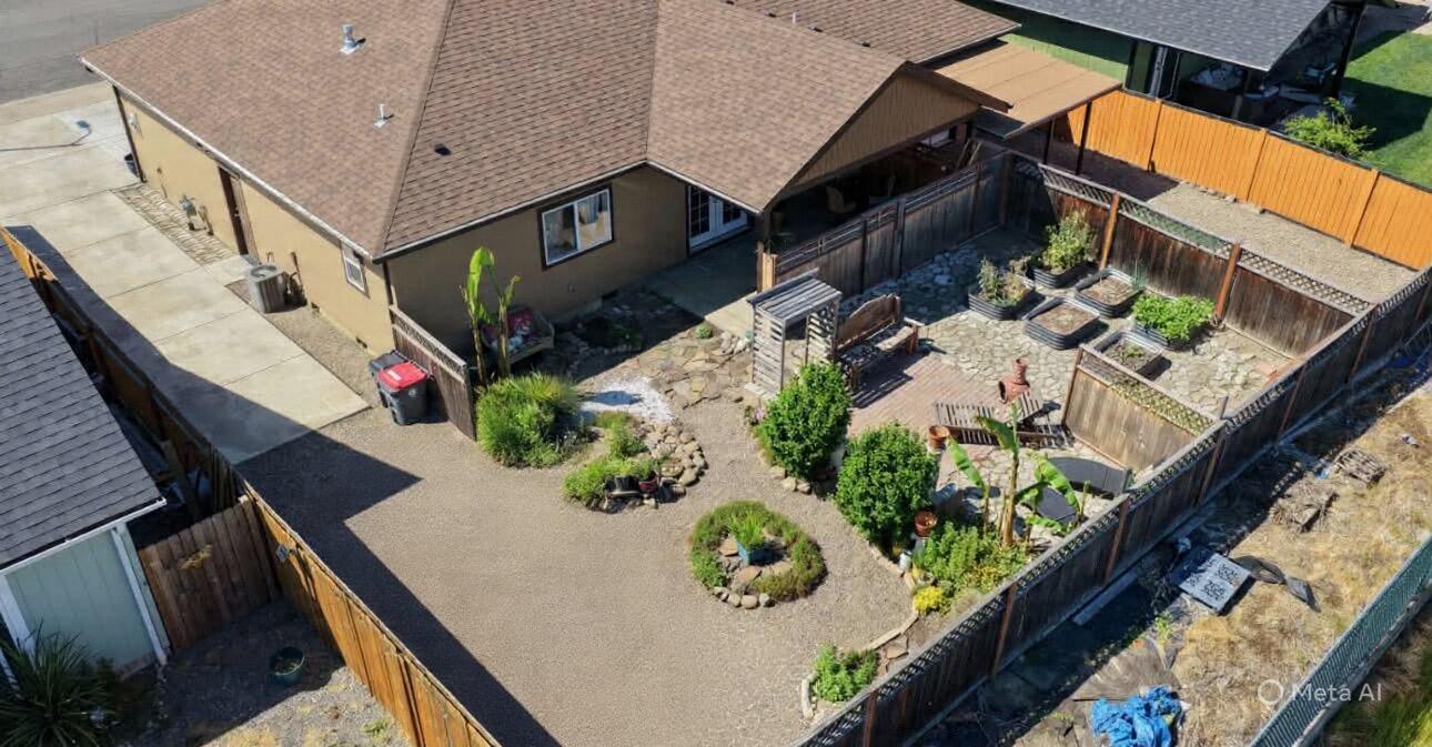412 Barnum Drive Phoenix, OR 97535 - Photo 28 of 34 Back aerial view