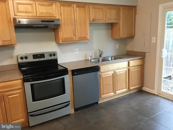 $2,500 | 6100 D Hoskins Hollow Circle, Unit D, Centreville, VA 20121