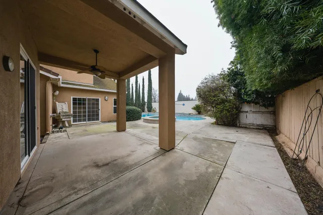 a view of a house with backyard and porch