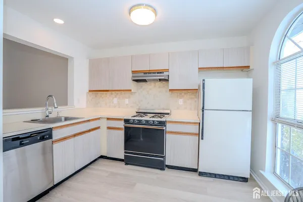 $2,350 | 32 Tanglewood Court, Monmouth Junction, NJ 08852