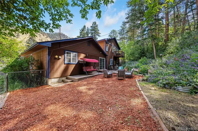 a view of a garden with plants