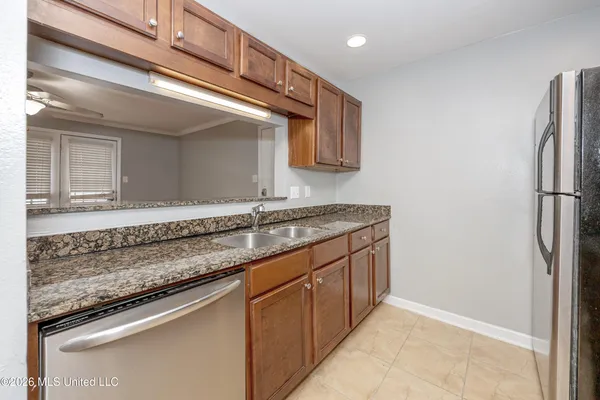 $2,000 | 2421 Beachview Drive, Unit G13, Ocean Springs, MS 39564