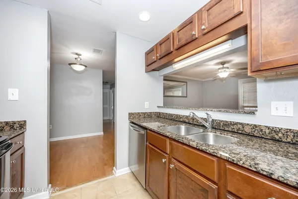 $2,000 | 2421 Beachview Drive, Unit G13, Ocean Springs, MS 39564