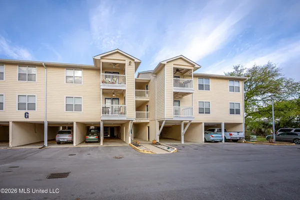 $2,000 | 2421 Beachview Drive, Unit G13, Ocean Springs, MS 39564