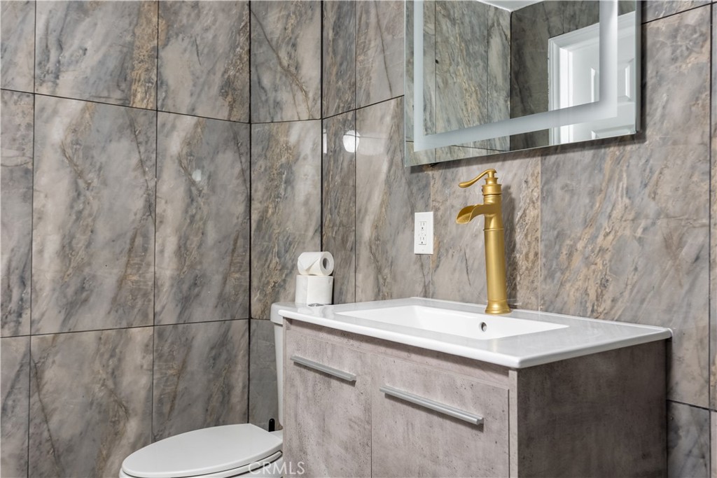 14818 Round Valley Drive, Unit C Sherman Oaks, CA 91403 - Photo 8 of 8 a bathroom with a sink and toilet