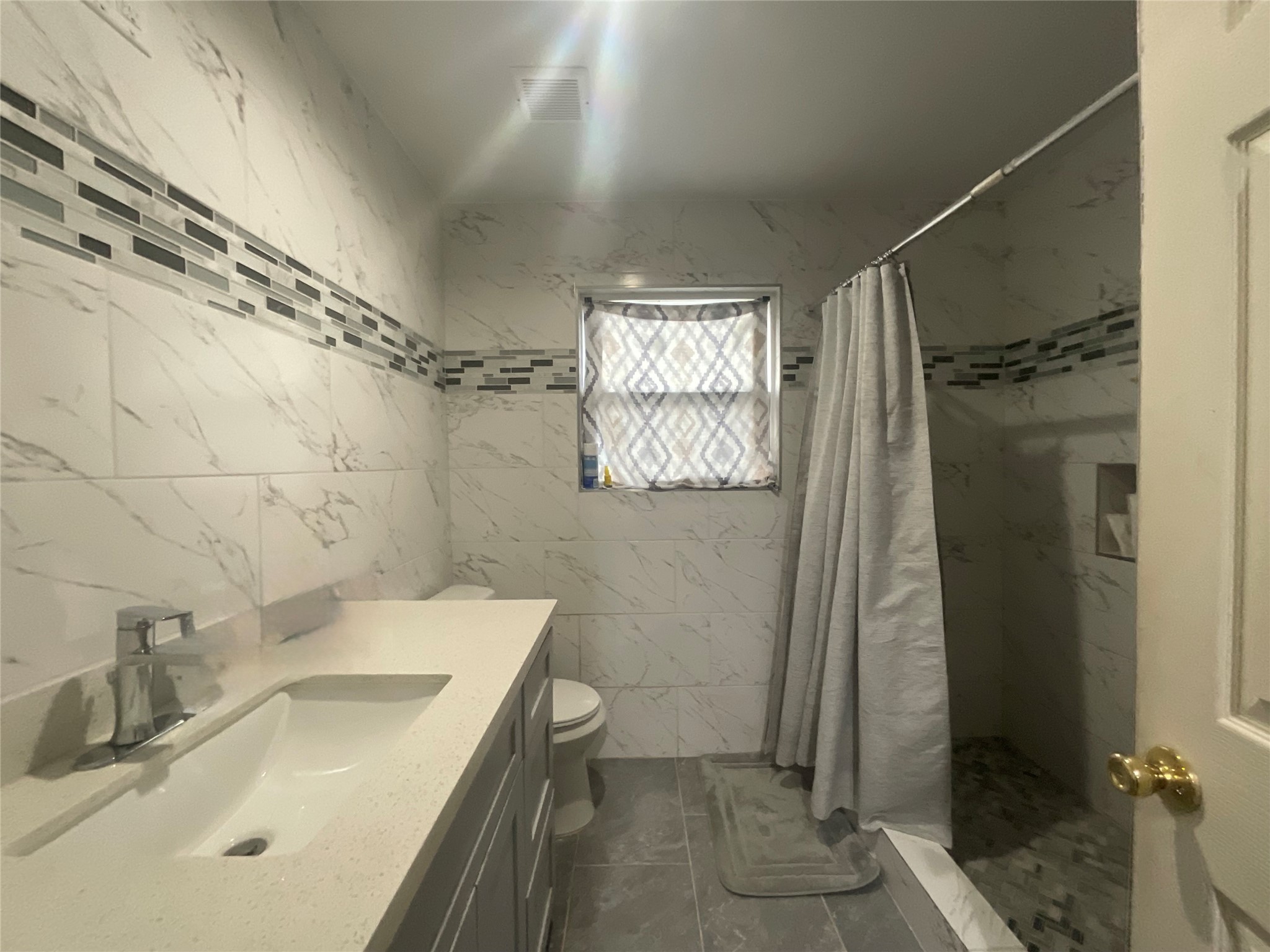 9213 Madera Road Houston, TX 77078 - Photo 12 of 15 a bathroom with a sink a toilet and shower