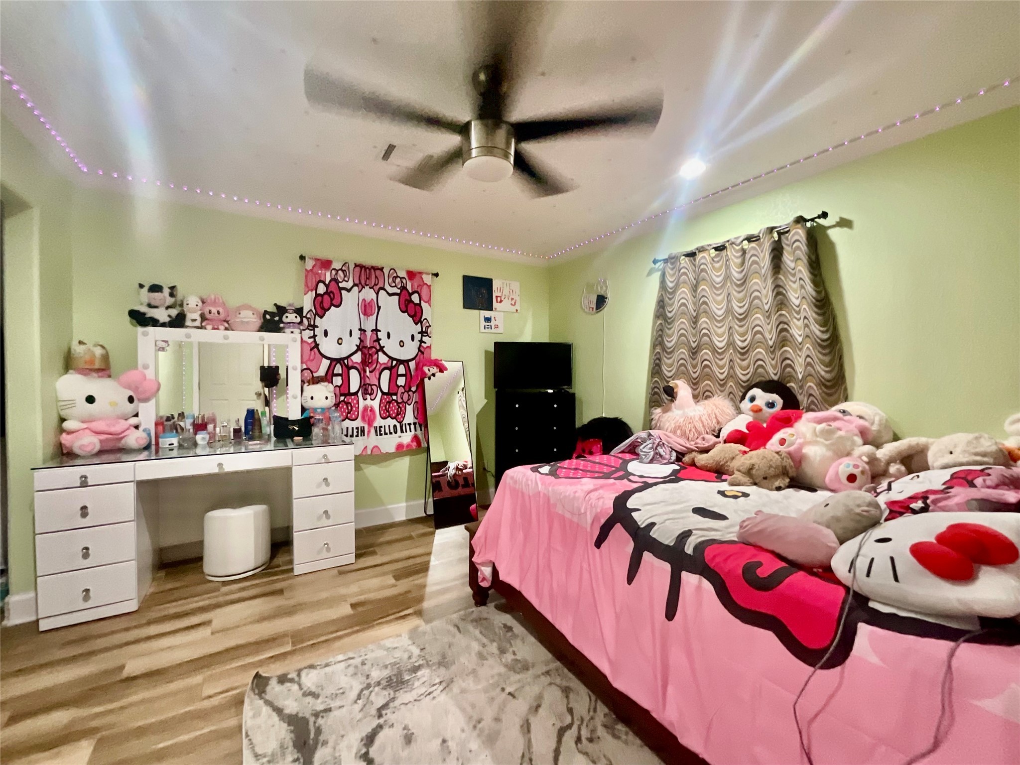 9213 Madera Road Houston, TX 77078 - Photo 14 of 15 a bedroom with a bed and a window