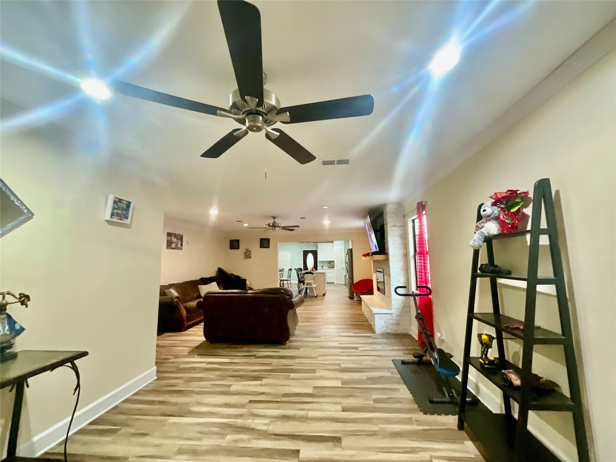 9213 Madera Road Houston, TX 77078 - Photo 4 of 15 a view of a livingroom with furniture and workspace