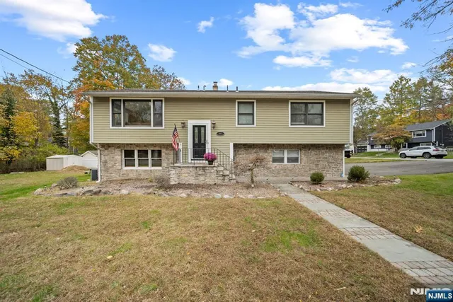 $825,000 | 407 Overbrook Road, Northvale, NJ 07647