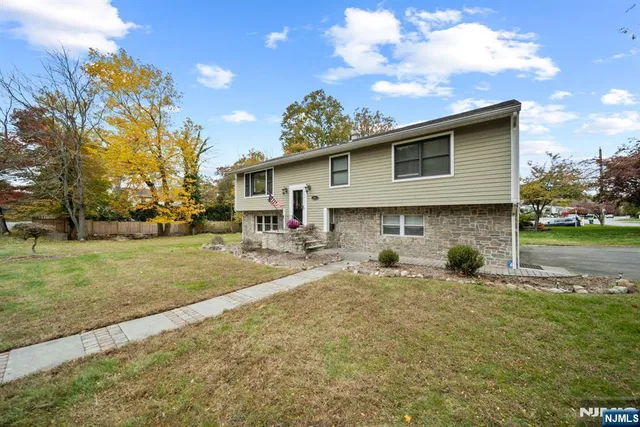 $825,000 | 407 Overbrook Road, Northvale, NJ 07647