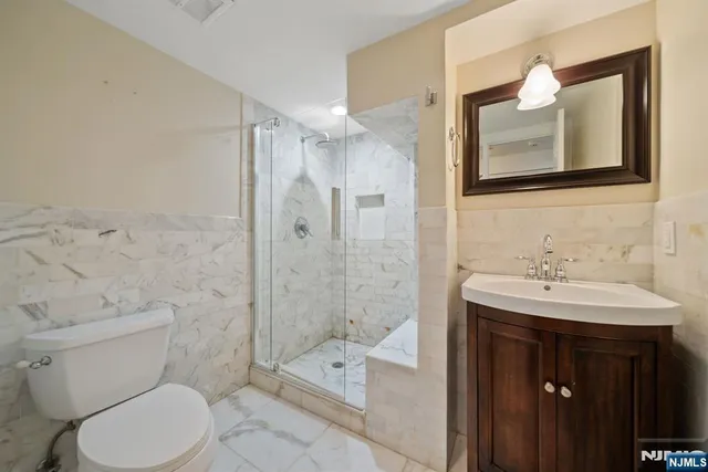 $825,000 | 407 Overbrook Road, Northvale, NJ 07647