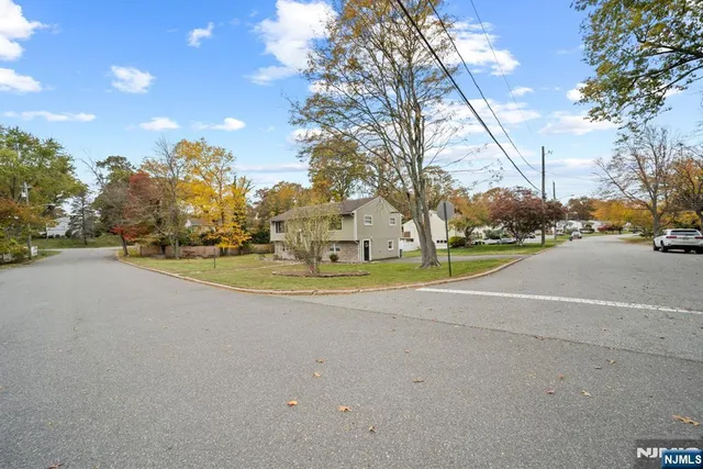 $825,000 | 407 Overbrook Road, Northvale, NJ 07647