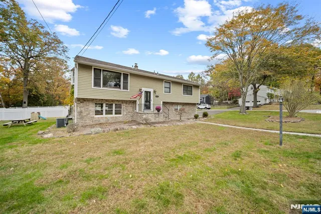 $825,000 | 407 Overbrook Road, Northvale, NJ 07647