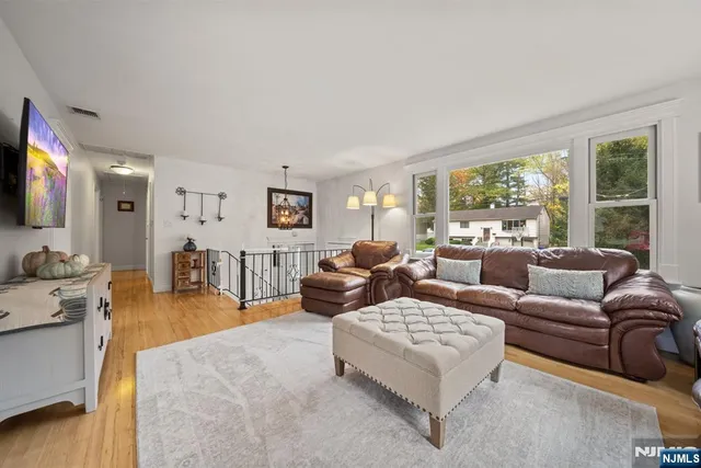 $825,000 | 407 Overbrook Road, Northvale, NJ 07647