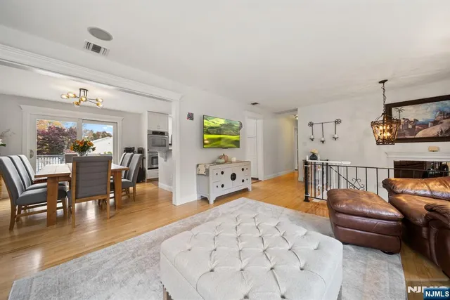 $825,000 | 407 Overbrook Road, Northvale, NJ 07647