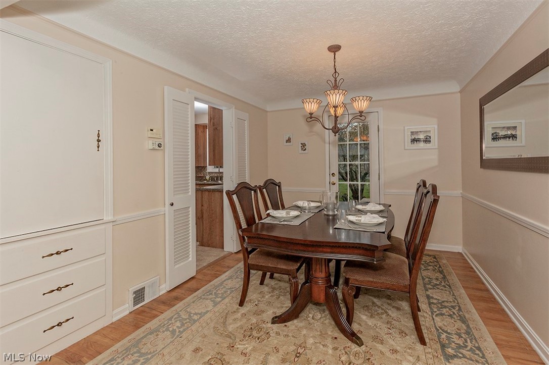 4952 Fairlawn Road Cleveland, OH 44124 - Photo 13 of 35 Gallery Image 13