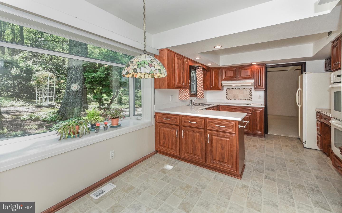 94 Lochatong Road Ewing, NJ 08628 - Photo 3 of 32 Gallery Image 3