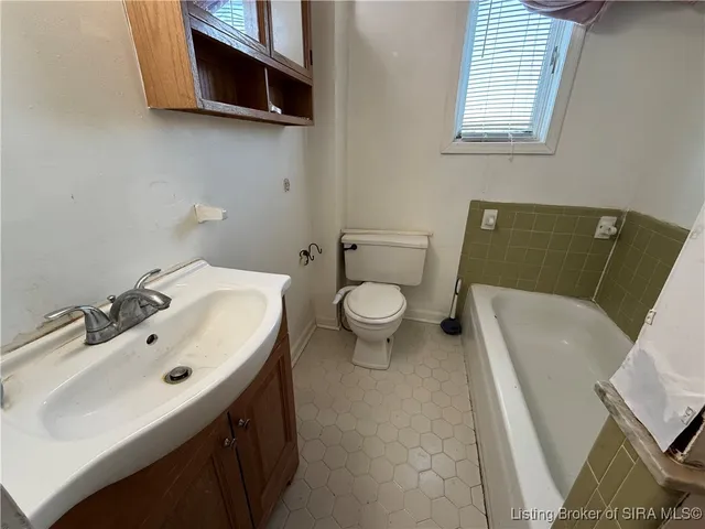 $795 | 318 West Market Street, Unit 4, New Albany, IN 47150