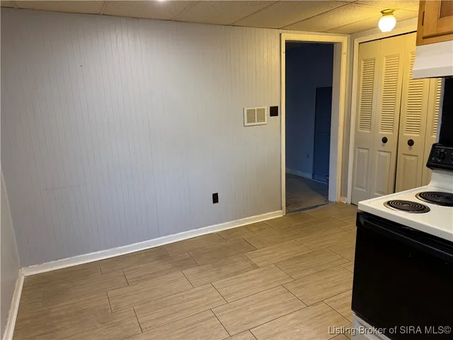 $795 | 318 West Market Street, Unit 4, New Albany, IN 47150