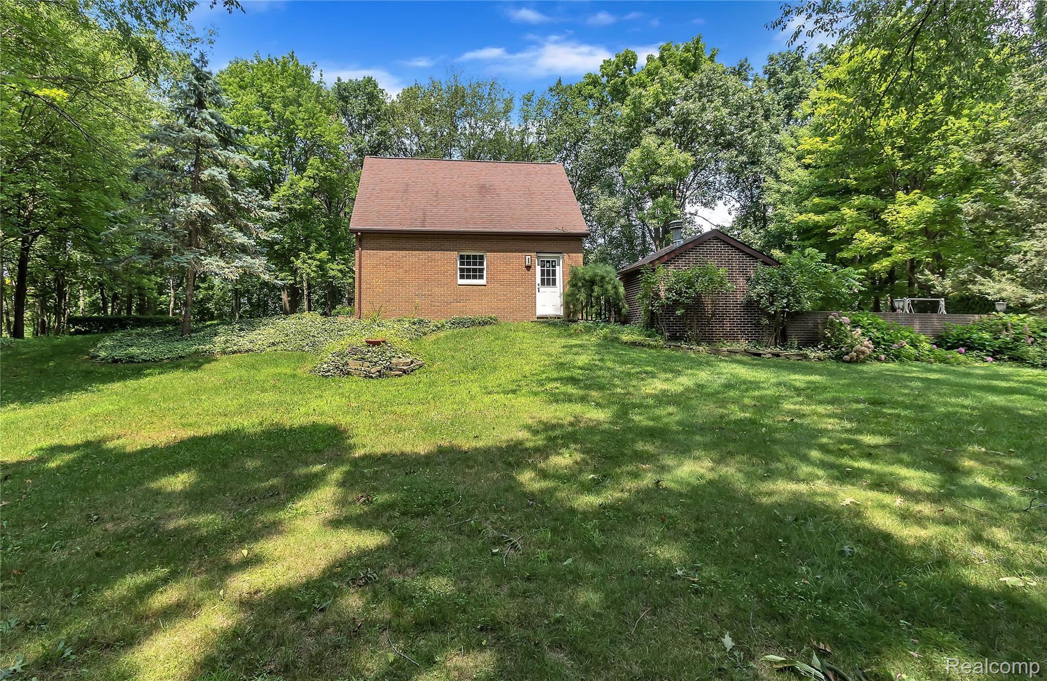 3131 Hunter Road Brighton, MI 48114 - Photo 10 of 42 210A0873.jpg