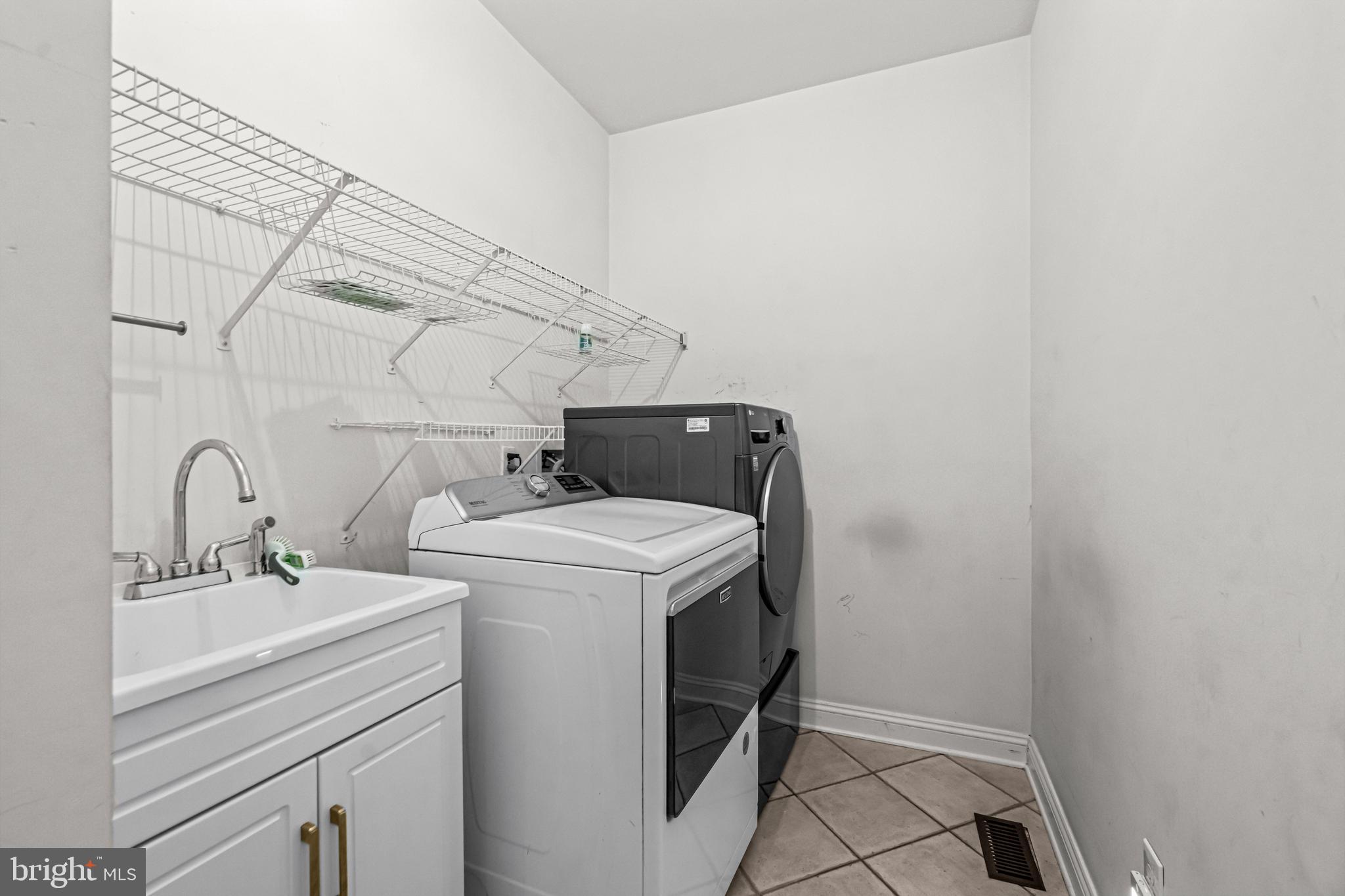 22 Tara Drive Sewell, NJ 08080 - Photo 36 of 70 a utility room with dryer and washer