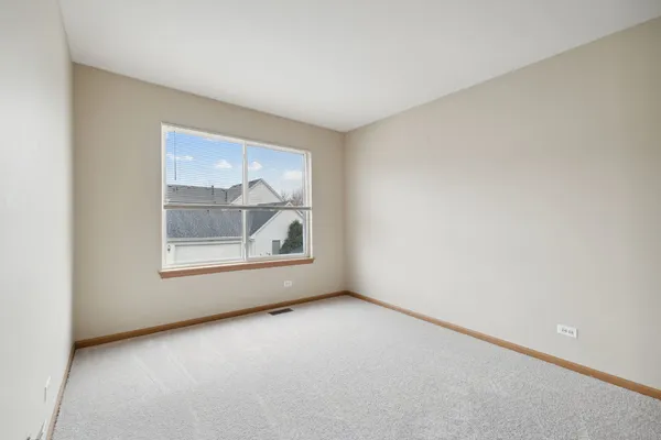 $2,100 | 640 Lincoln Station Drive, Oswego, IL 60543