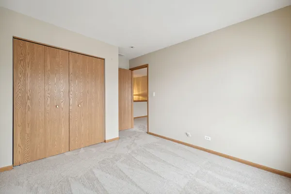 $2,100 | 640 Lincoln Station Drive, Oswego, IL 60543