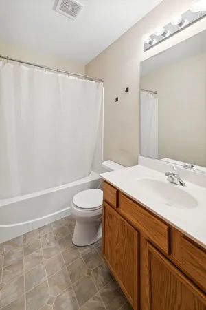 $2,100 | 640 Lincoln Station Drive, Oswego, IL 60543