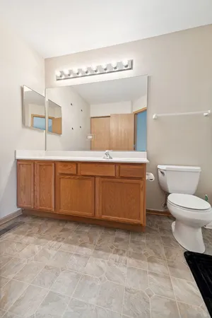 $2,100 | 640 Lincoln Station Drive, Oswego, IL 60543