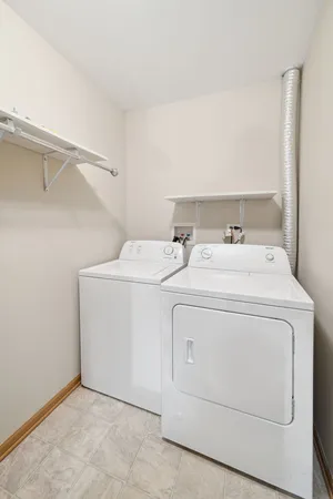 $2,100 | 640 Lincoln Station Drive, Oswego, IL 60543