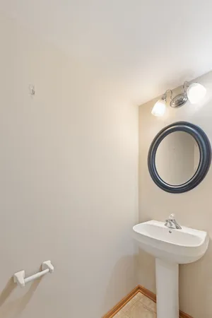 $2,100 | 640 Lincoln Station Drive, Oswego, IL 60543