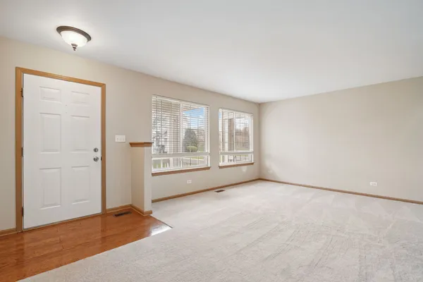 $2,100 | 640 Lincoln Station Drive, Oswego, IL 60543