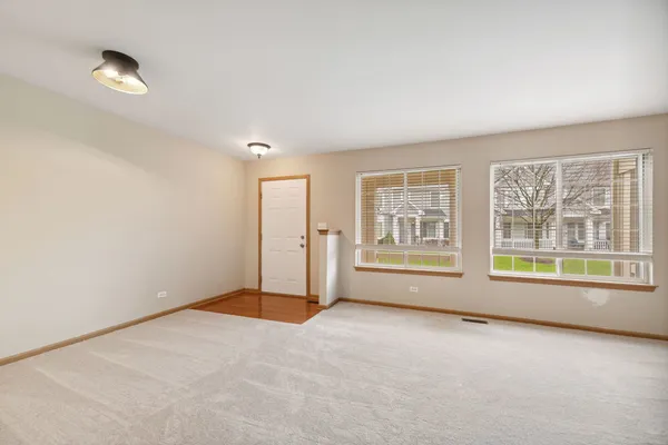 $2,100 | 640 Lincoln Station Drive, Oswego, IL 60543