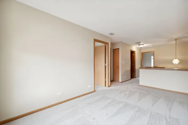 $2,100 | 640 Lincoln Station Drive, Oswego, IL 60543