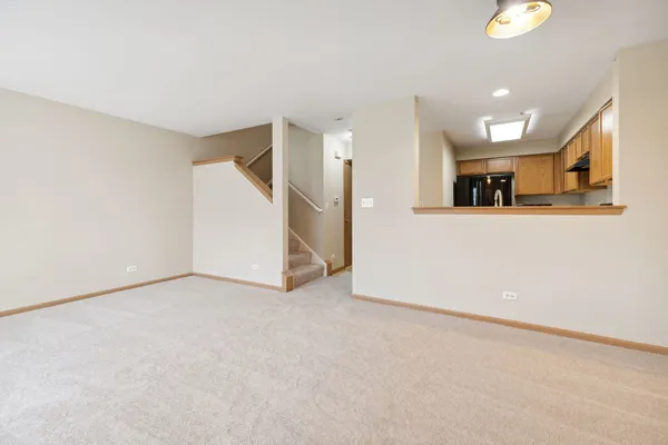 $2,100 | 640 Lincoln Station Drive, Oswego, IL 60543