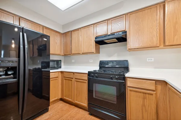 $2,100 | 640 Lincoln Station Drive, Oswego, IL 60543