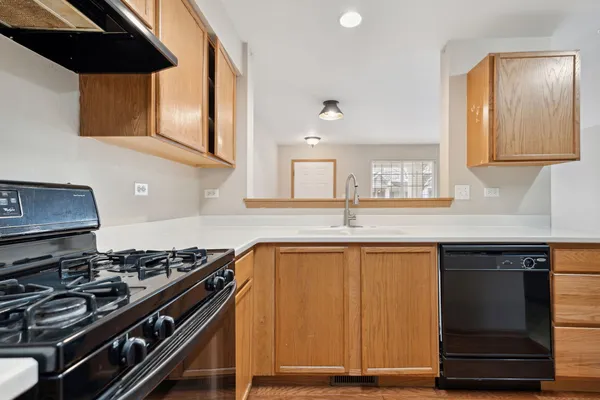 $2,100 | 640 Lincoln Station Drive, Oswego, IL 60543