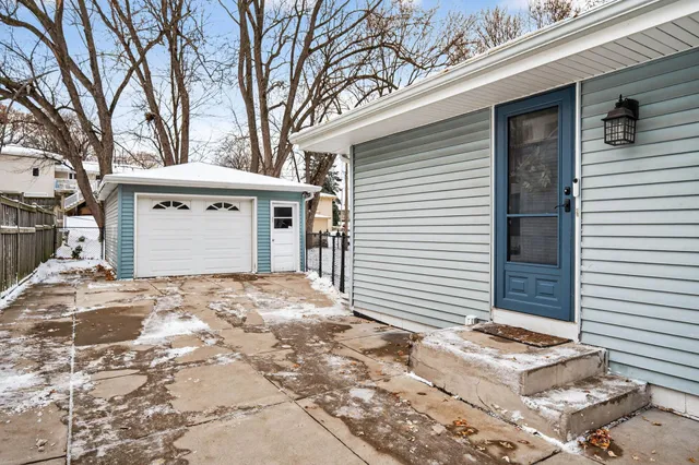 $384,900 | 2013 Gettysburg Avenue North, Golden Valley, MN 55427