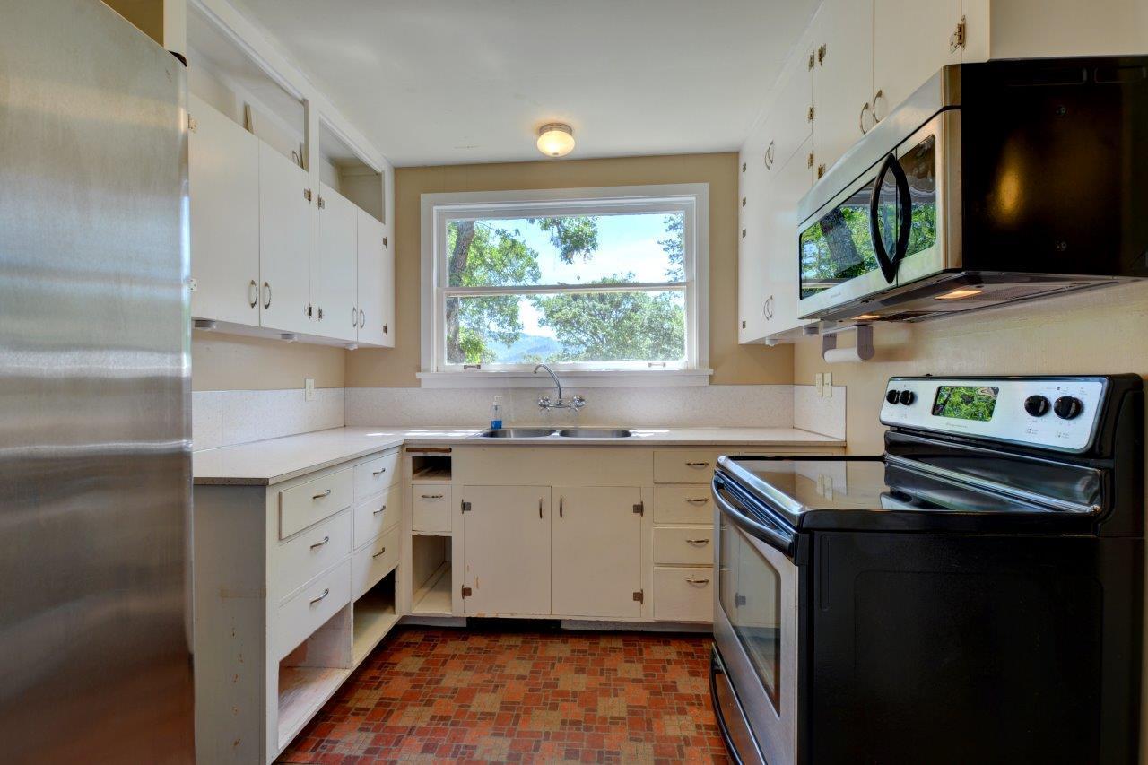 4980 East Antelope Road Eagle Point, OR 97524 - Photo 9 of 35 Kitchen
