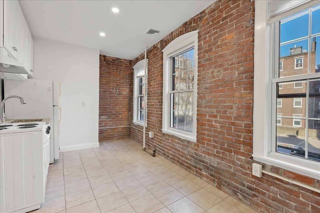 19 Harris Street, Unit 4 Boston, MA 02113 - Photo 3 of 14