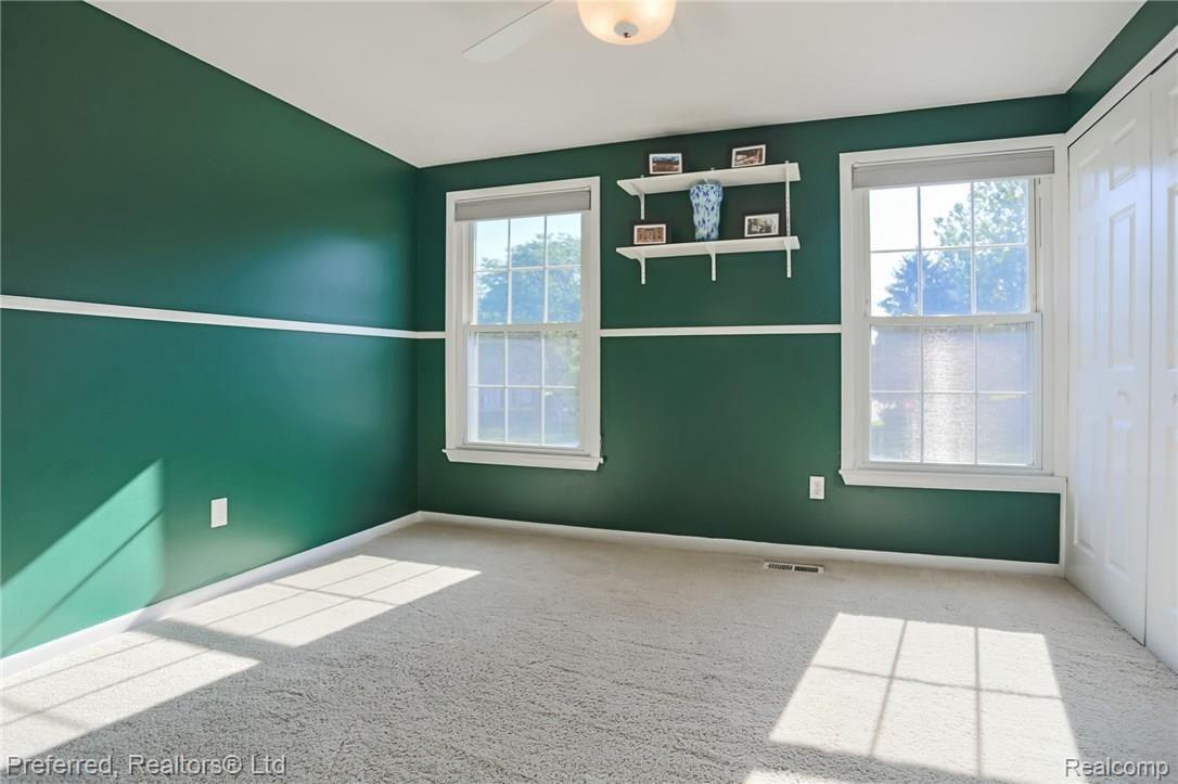 36133 Johnstown Road Farmington, MI 48335 - Photo 33 of 49 34IMG_5938.jpg