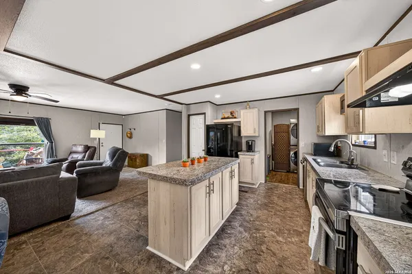 $235,000 | 889 East 24th, Lakehills, TX 78063