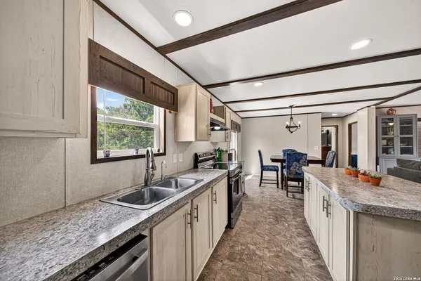 $235,000 | 889 East 24th, Lakehills, TX 78063