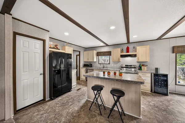 $235,000 | 889 East 24th, Lakehills, TX 78063